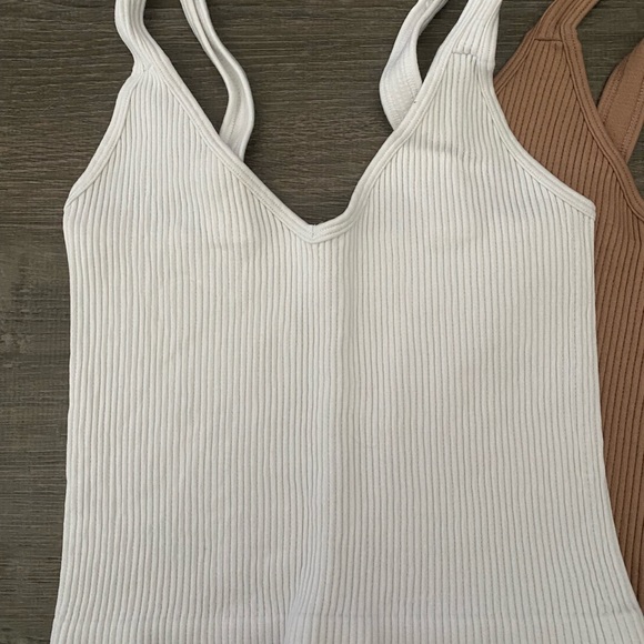 Seamless Tank - Picture 2 of 3